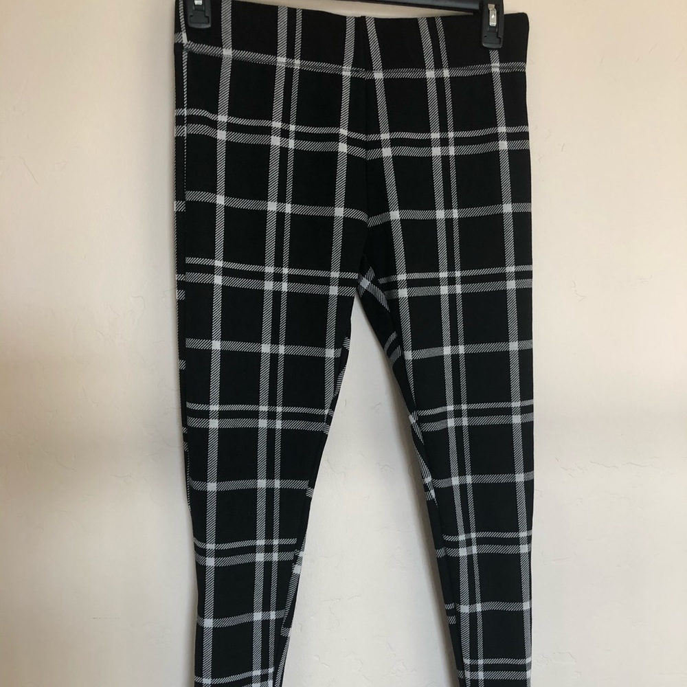 Mix it pont pant/ thick legging with cutout ankle detail size medium plaid